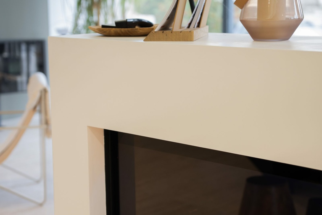 Foyer linéaire et espace conseil dans le showroom Sparte à Toulouse