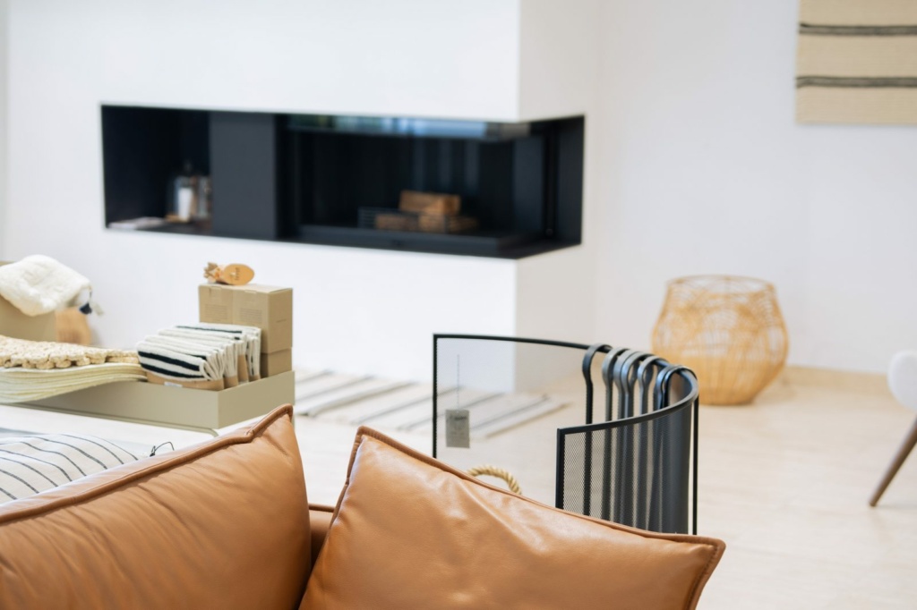 Foyer encastré dans une niche au showroom Sparte à Toulouse