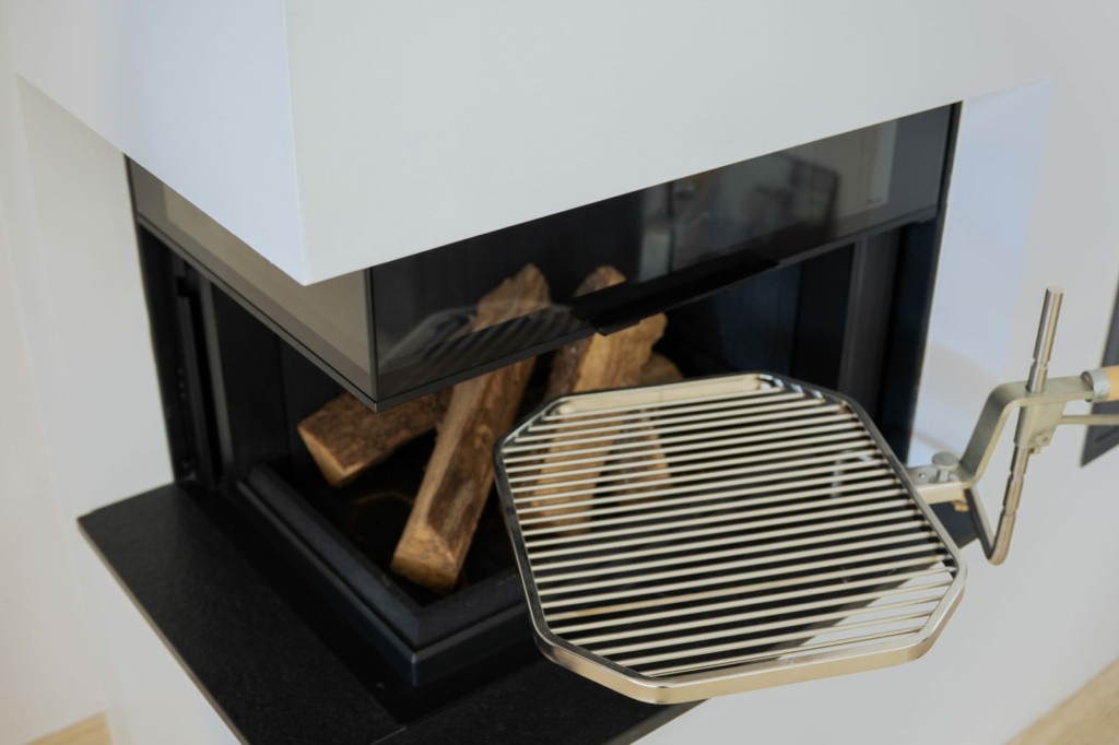 Foyer trois faces et grille de cuisson escamotable, showroom Sparte à Toulouse
