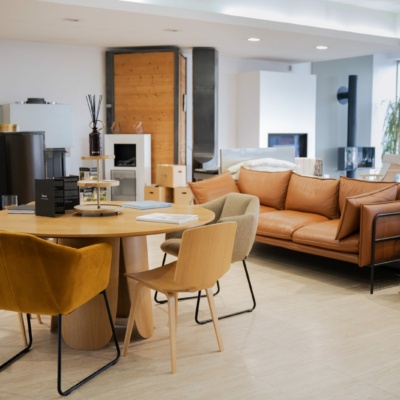 Le showroom Sparte, 266 route de Revel à Toulouse, avec ses cheminées et poêles exposés